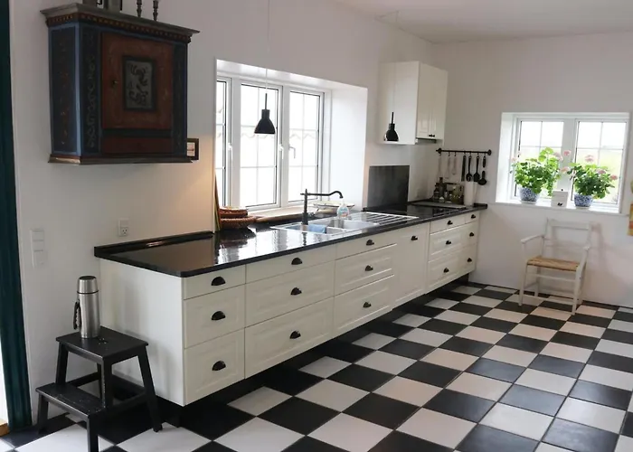 Fridoline - 150m From The Sea By Interhome Nyaraló